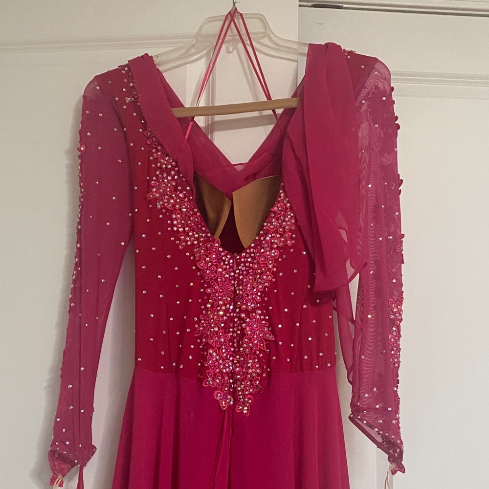 Elegant Pink Sequin Dress - Picture 5 of 8